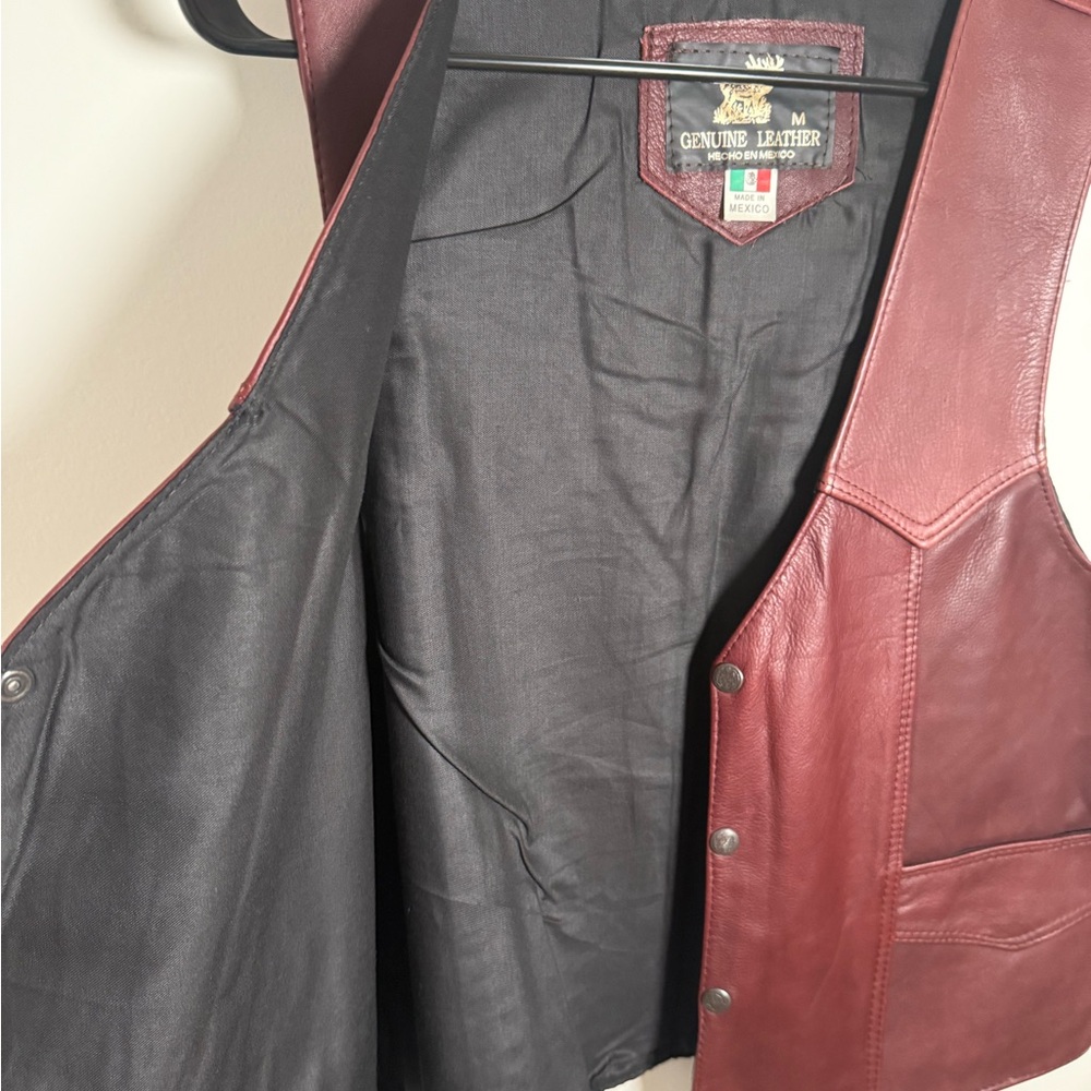 Men's Vintage Burgundy Leather Vest - Picture 7 of 7
